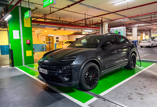 Porsche Macan EV Turbo