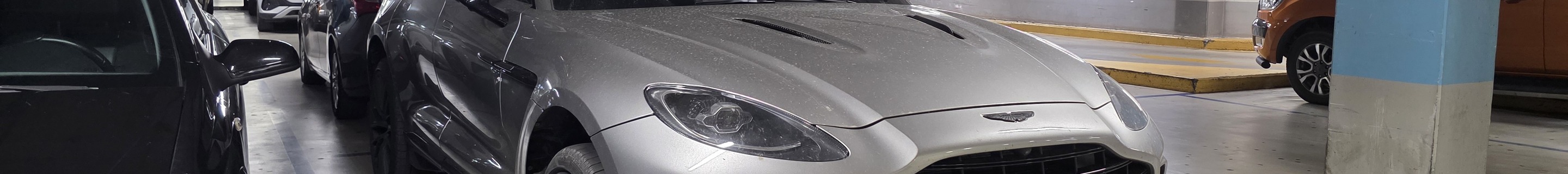 Aston Martin DBX707