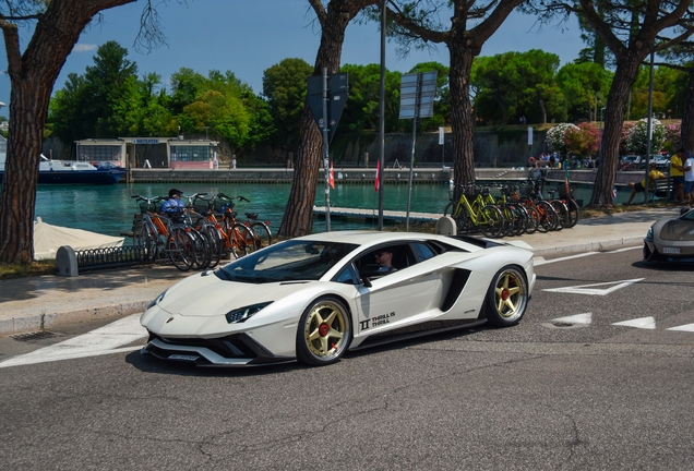 Lamborghini Aventador S LP740-4
