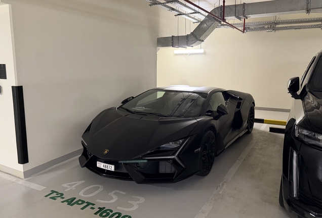 Lamborghini Revuelto