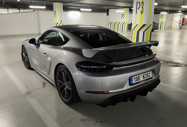 Porsche 718 Cayman GT4