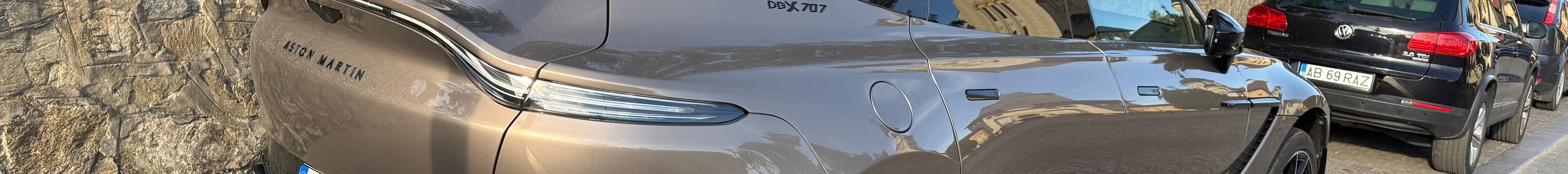 Aston Martin DBX707