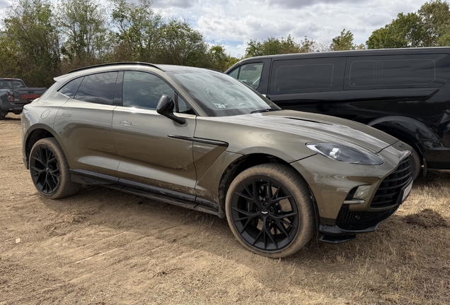 Aston Martin DBX707