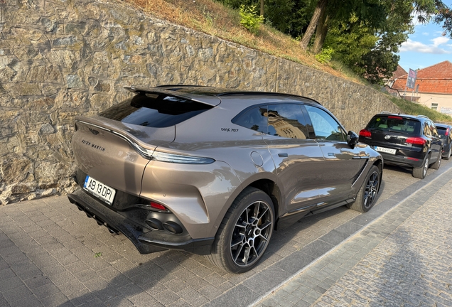 Aston Martin DBX707