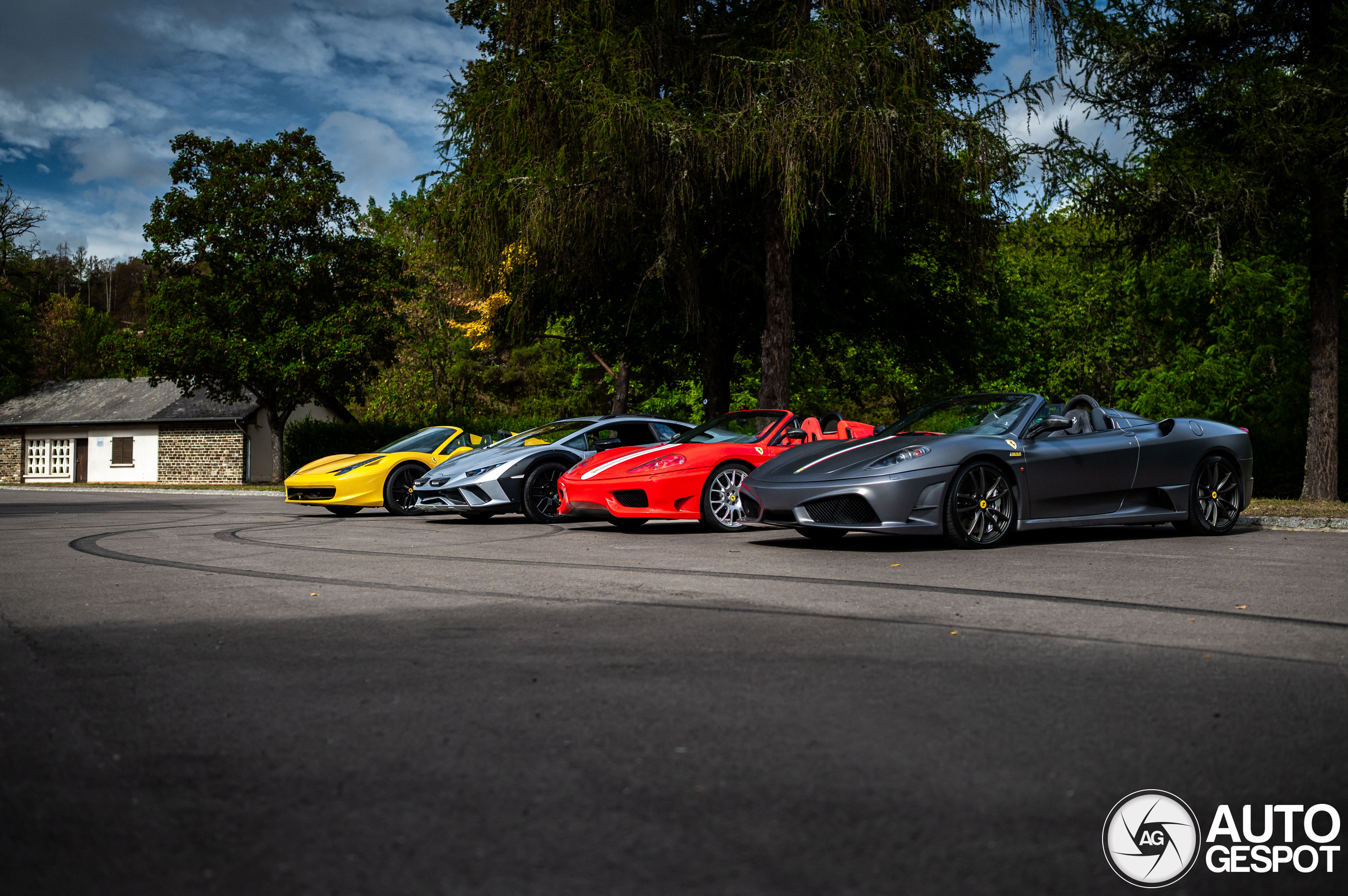 Ferrari Scuderia Spider 16M