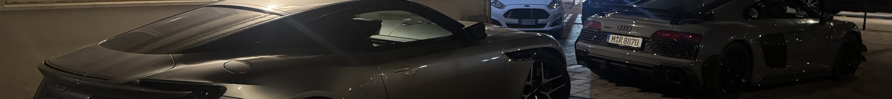 Aston Martin DB12