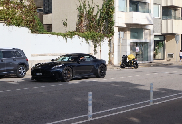 Aston Martin DB12 Volante