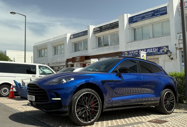 Aston Martin DBX707