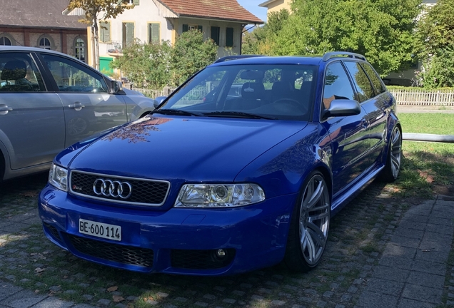Audi RS4 Avant B5