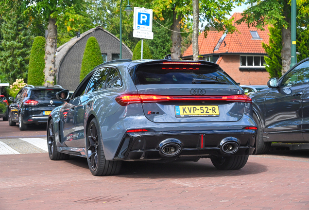 Audi RS5 Avant B10