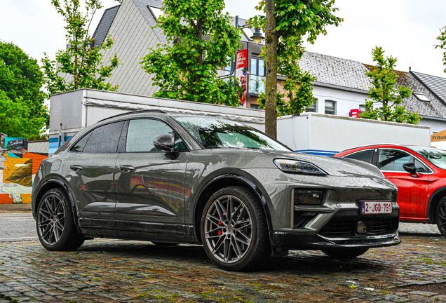 Porsche Macan EV Turbo
