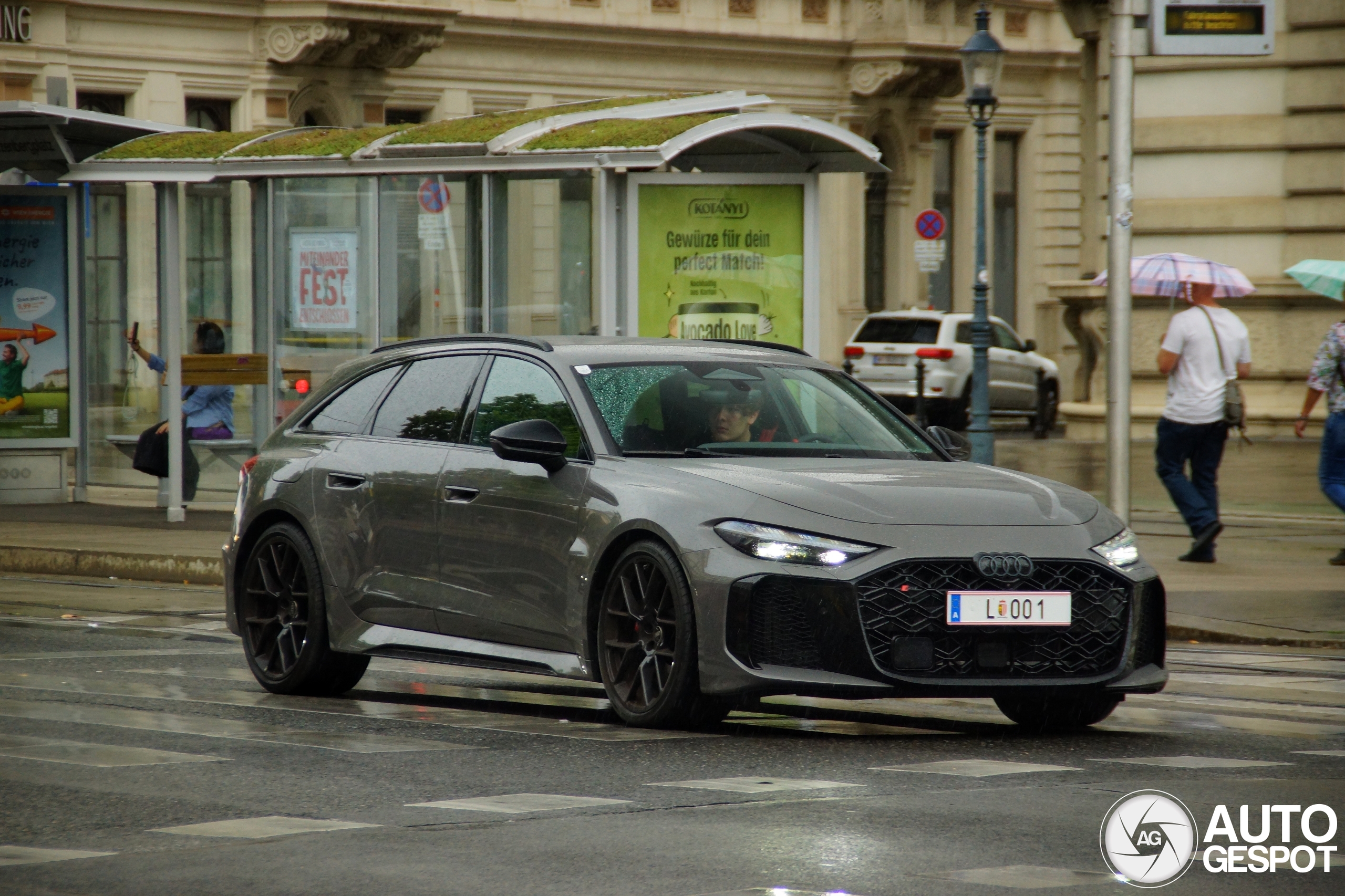 Audi RS5 Avant B10