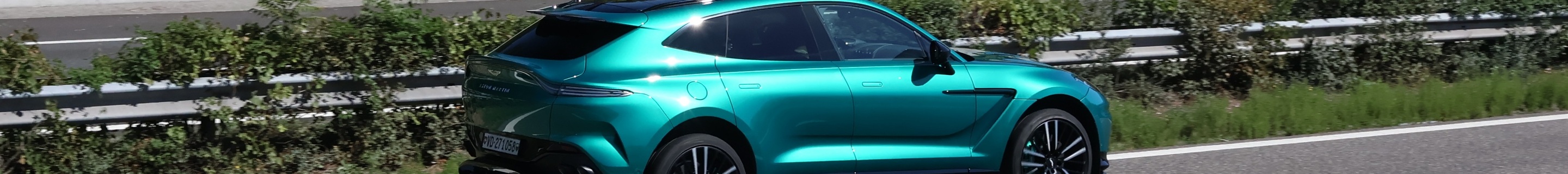 Aston Martin DBX707