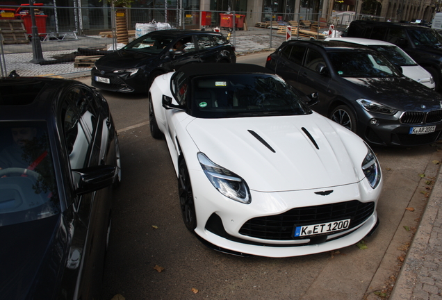 Aston Martin DB12 Volante