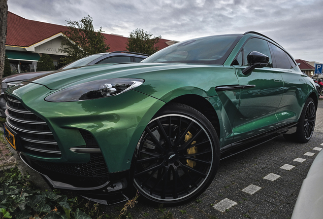 Aston Martin DBX707