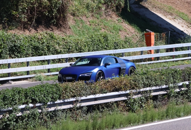 Audi R8 V10 Plus 2013