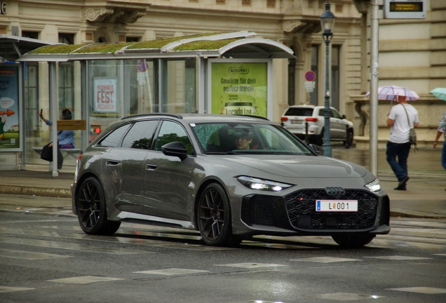 Audi RS5 Avant B10