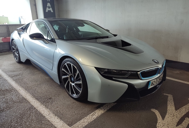 BMW i8