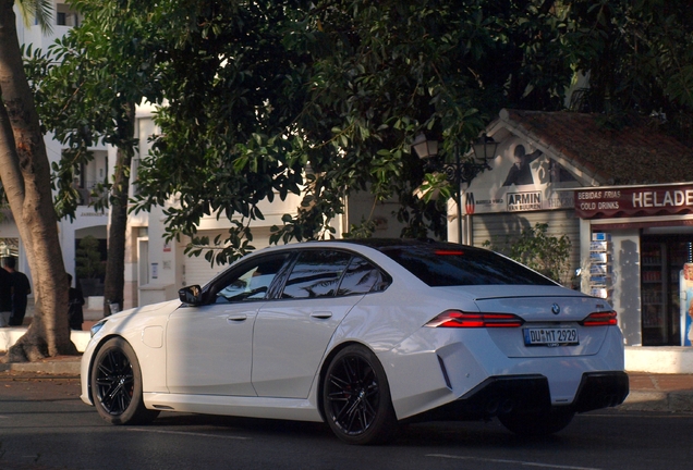 BMW M5 G90