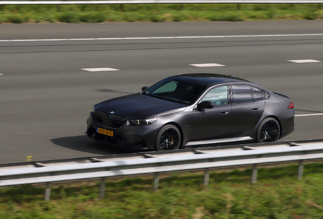 BMW M5 G90