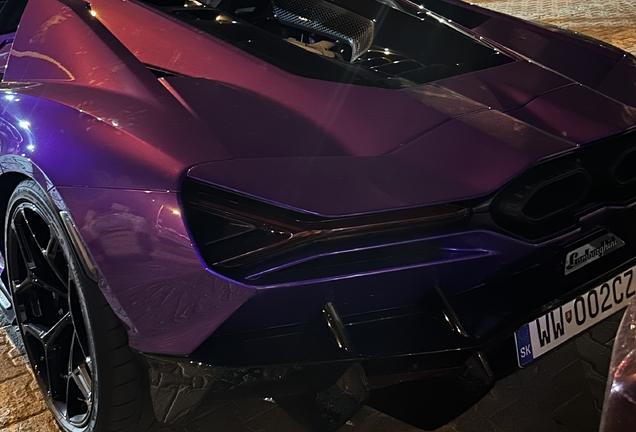 Lamborghini Revuelto