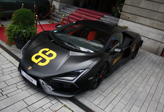 Lamborghini Revuelto
