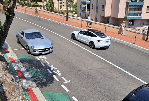 Mercedes-Benz SLS AMG
