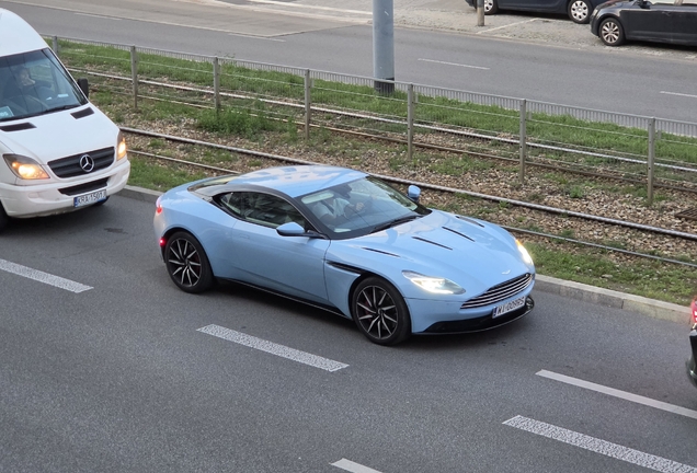 Aston Martin DB11