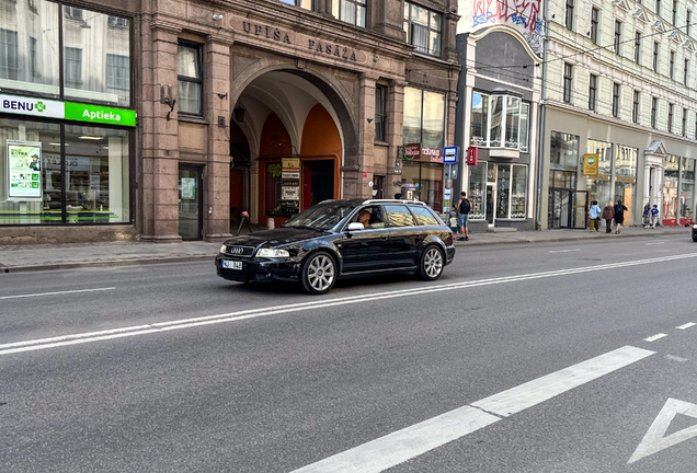 Audi RS4 Avant B5