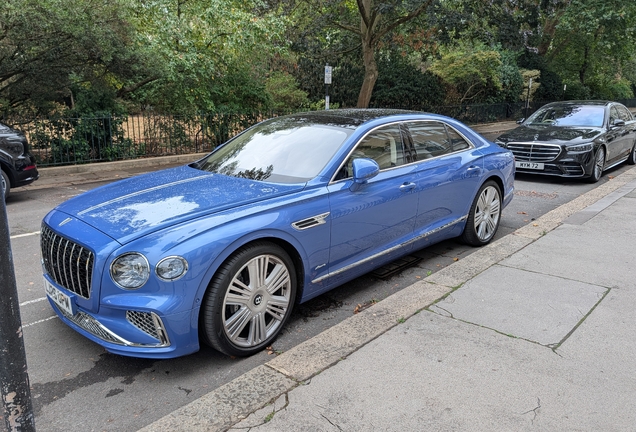 Bentley Flying Spur Azure 2025