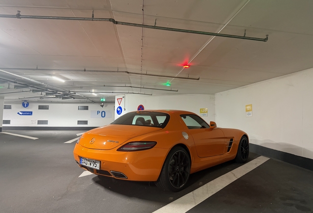 Mercedes-Benz SLS AMG