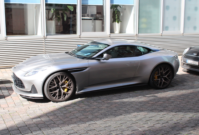Aston Martin DB12