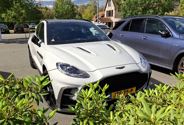 Aston Martin DBX S