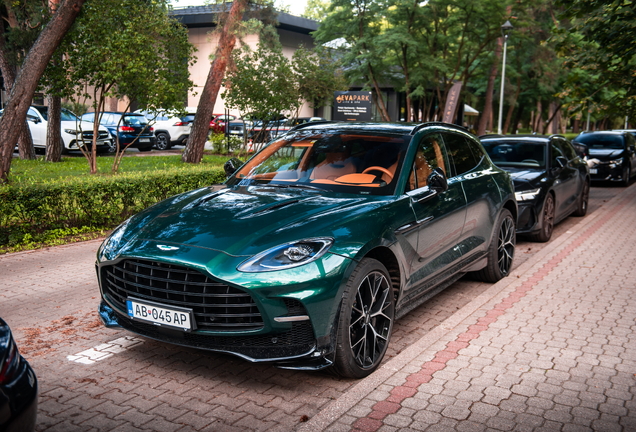 Aston Martin DBX707