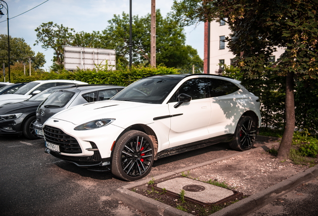 Aston Martin DBX707