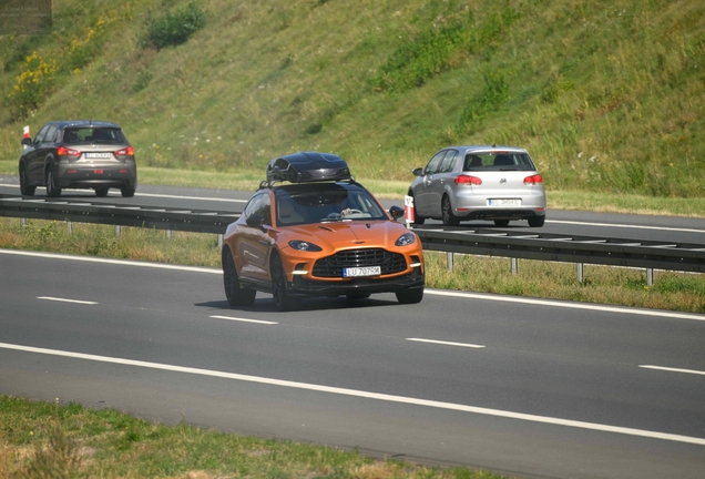 Aston Martin DBX707
