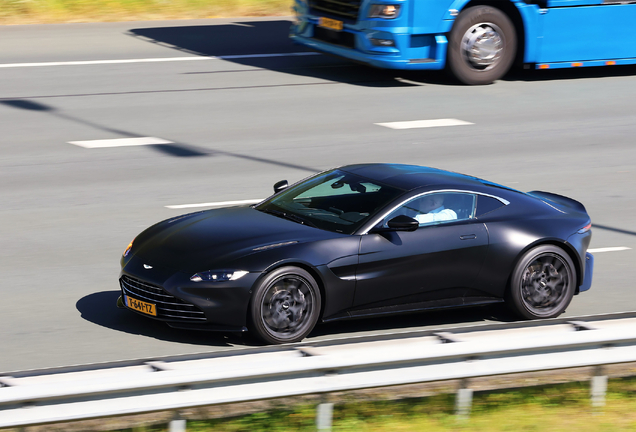 Aston Martin V8 Vantage 2018