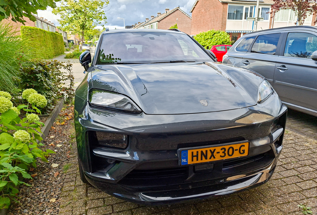 Porsche Macan EV Turbo