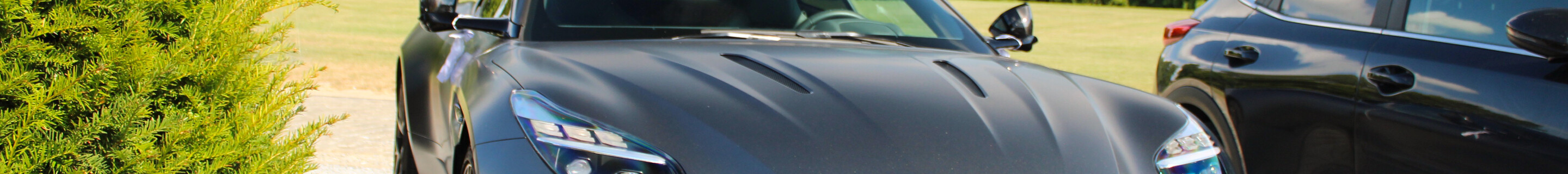 Aston Martin DB12