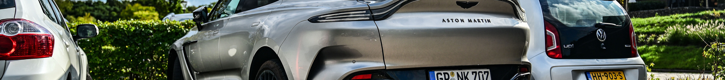 Aston Martin DBX707