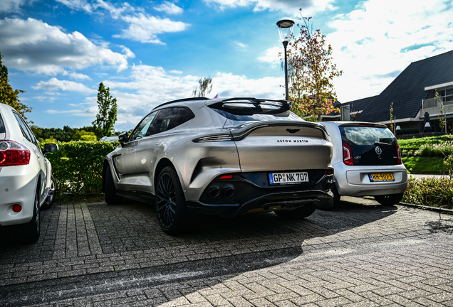 Aston Martin DBX707