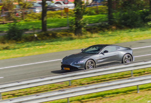 Aston Martin V8 Vantage 2018