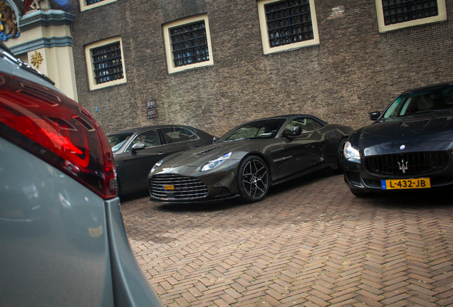 Aston Martin Vanquish Volante 2025