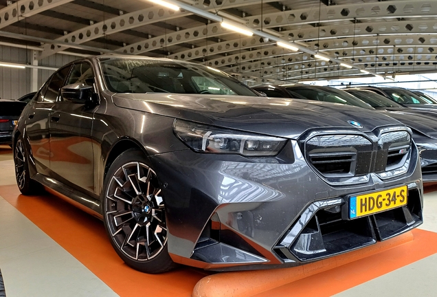 BMW M5 G90