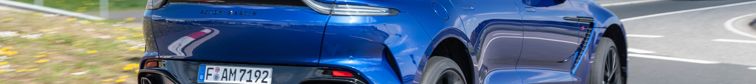 Aston Martin DBX S