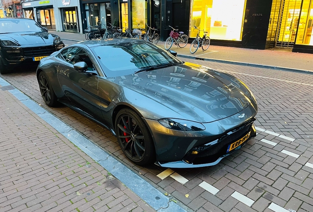 Aston Martin V8 Vantage 2018