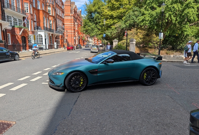 Aston Martin V8 Vantage Formula 1 Edition Roadster