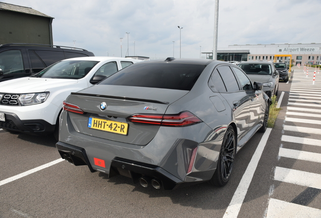 BMW M5 G90