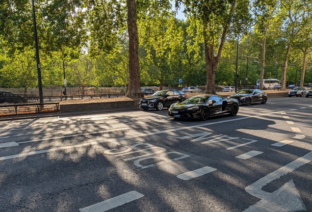 McLaren GT