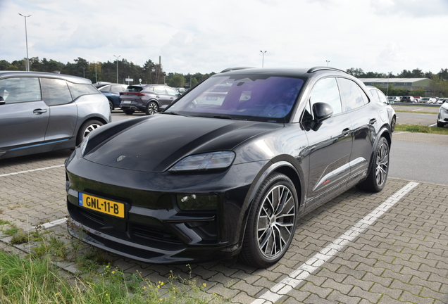 Porsche Macan EV Turbo